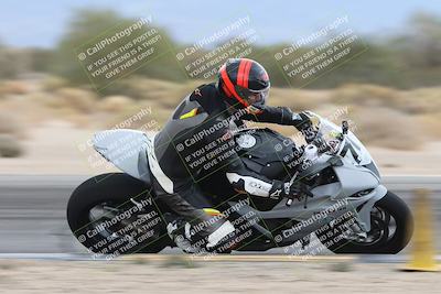 media/Nov-15-2025-Race Pace (Sat) [[8de605a2d8]]/Verified Riders/Turn 8 Inside (935am)/